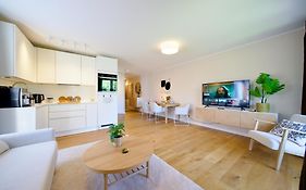 EDLER WOHNRAUM Schwanenteich-Oase mit Balkon, Kaffeevollautomat, Lift&Parkplatz